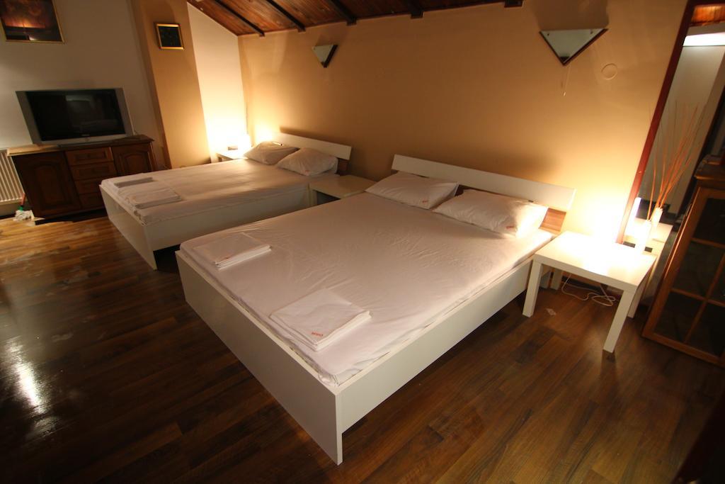 Lira Inn Ni 객실 사진